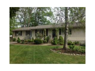 4 Friendship Ln, Smithfield, RI 02917-1853