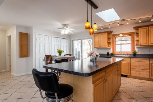 52 Summer St, Waterford CT  06385-2333 exterior