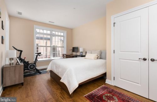 221 Victoria Mews, Princeton NJ  08542-3748 exterior