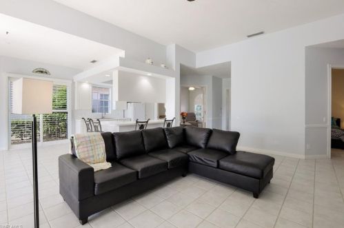 4256 Montalvo Ct, Naples FL  34109-3335 exterior