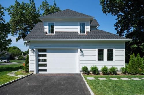 11 Manger Cir, New Rochelle NY  10803-2627 exterior