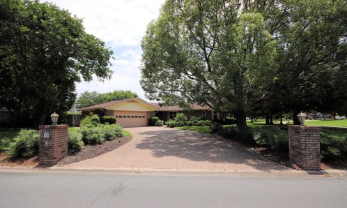 128 Lake Lorraine Cir, Shalimar, FL 32579-1641