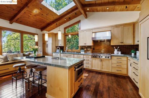 25566 Fernhill Dr, Los Altos CA  94024-6302 exterior