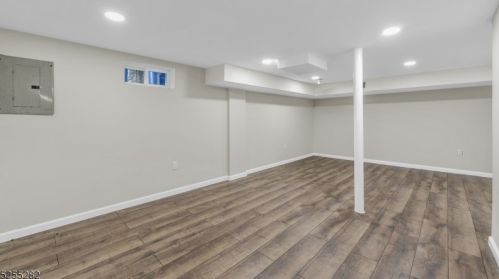 221 18th Ave, Manville NJ  08835-1629 exterior