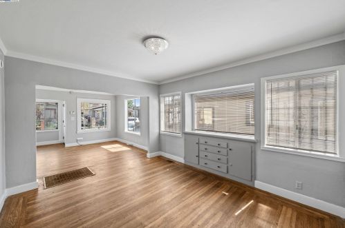 6035 Holway St, Oakland CA  94621-4137 exterior