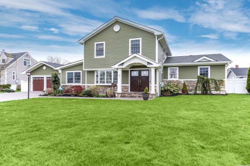101 Penataquit Ave, Bayshore, NY 11706-8816