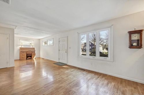 19 Grove St, Garnerville, NY 10923-1210