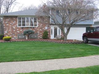 1896 Ridgewick Dr, Willowick, OH 44092-1623