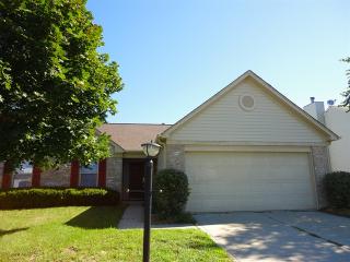 710 Gatewood Dr, Greenwood IN  46143-8427 exterior