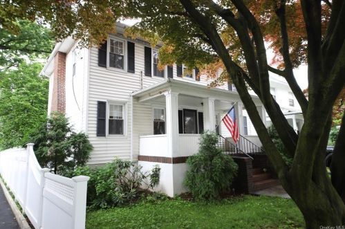 27 Stephenson Blvd, New Rochelle, NY 10801-4401