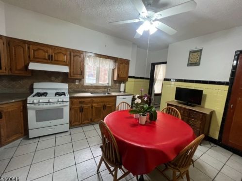 85 Maple St, Paterson NJ  07522-1411 exterior
