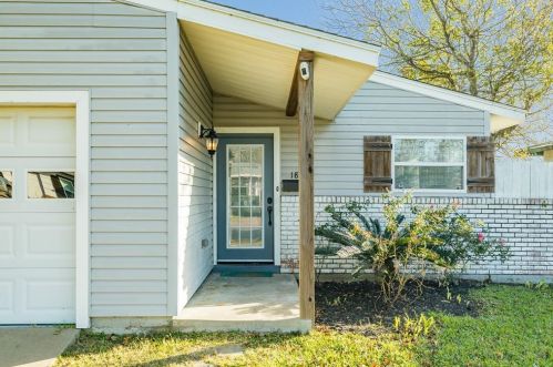 18 Lyncrest Dr, Galveston TX  77550-3215 exterior