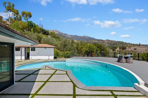 8 Celine Dr, Santa Barbara CA  93105-1911 exterior