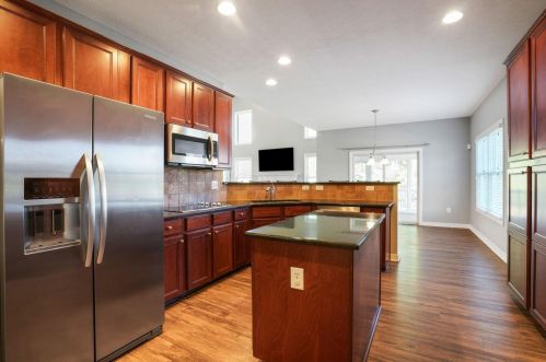 716 Ballater Dr, Delaware OH  43015-7184 exterior