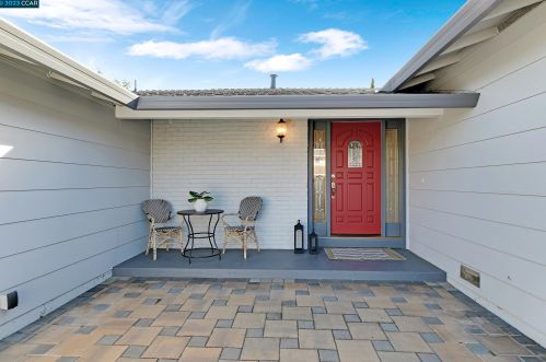 11655 Betlen Dr, Pleasanton CA  94568-2715 exterior