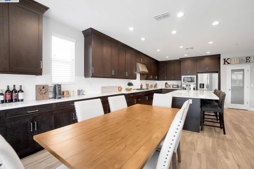 1611 Red Pheasant Ln, Manteca CA  95337 exterior