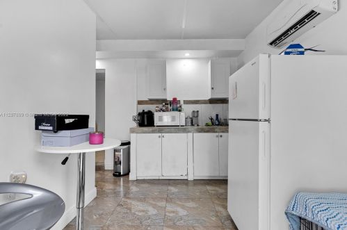 2637 9th Ct, Hialeah FL  33010-1223 exterior