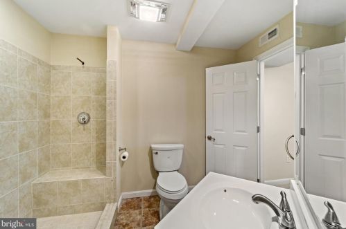 8819 Clinton Dr, Nokesville VA  20181-3205 exterior