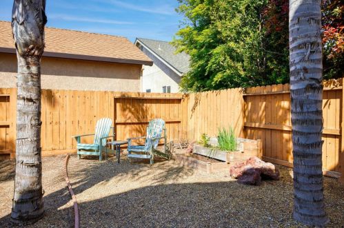 1451 Primavera Ave, Manteca CA  95336-6450 exterior