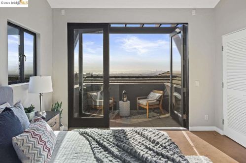 6310 Contra Costa Rd, Oakland CA 94618-2144 exterior