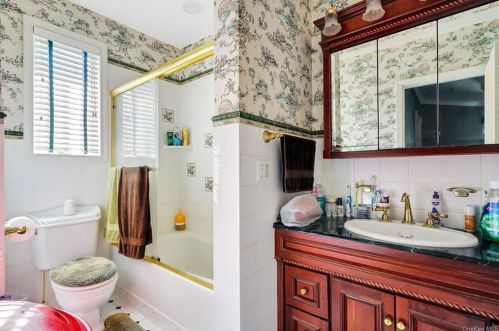 111 Highland Ave, Middletown NY  10940-4713 exterior