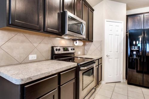 8613 Vista Royale Dr, Fort Worth TX  76108-7944 exterior