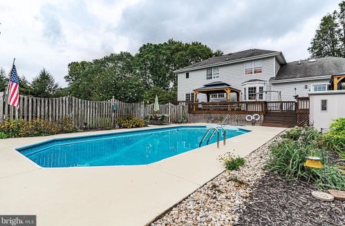990 Willowdale Dr, Shepherdstown, WV 25443-4053