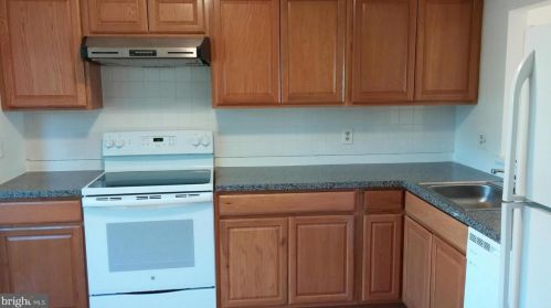 13455 Elevation Ln, Herndon, VA 20171-4008