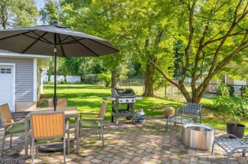 122 Fairview Ave, Berkeley Heights NJ  07922-1310 exterior