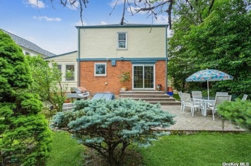 81-08 218th St, Jamaica, NY 11427-1131