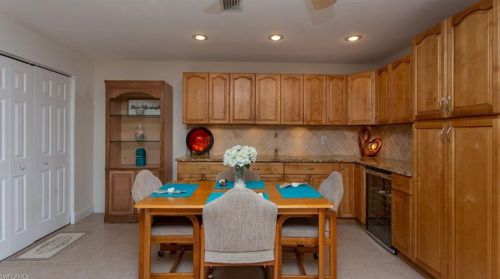 905 52nd St, Cape Coral FL  33914-7086 exterior