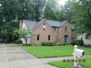 1018 Sunbury Lake Dr, Westerville, OH 43082-7468