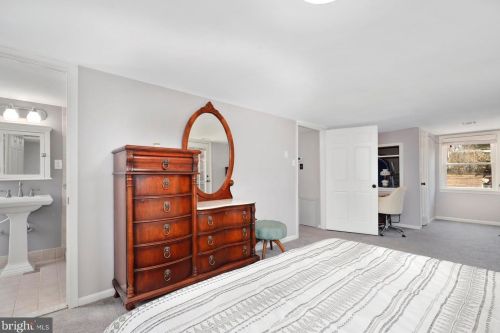 19558 Loudoun Orchard Rd, Leesburg VA  20175-6806 exterior