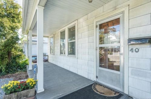 40 Robertson Ave, White Plains, NY 10606-1104