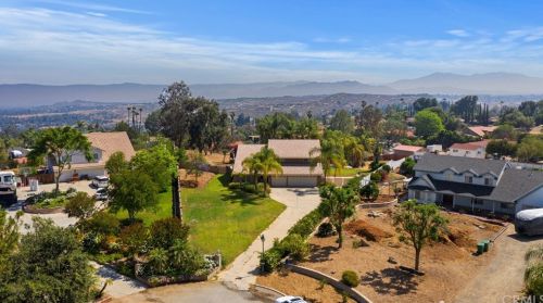 16060 Lenel Ct, Riverside CA  92504-5817 exterior