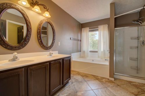 1733 Greatwood Dr, Florence KY  41042-8121 exterior