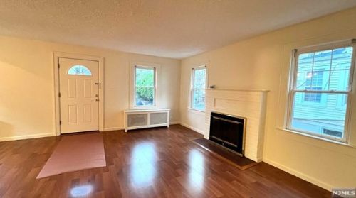 5 Leary Ln, Edgewater NJ  07020-1508 exterior