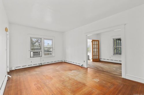 518 James St, Peekskill, NY 10566-2402