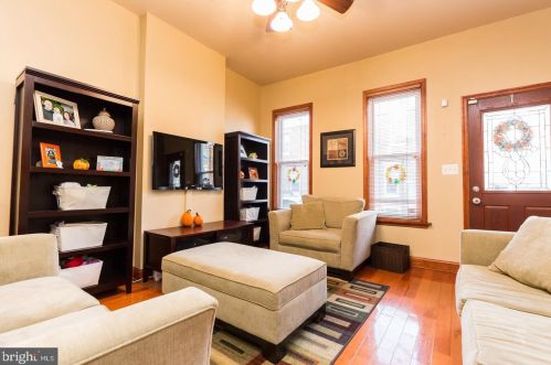 818 Belgrade St, Philadelphia PA  19125-3513 exterior