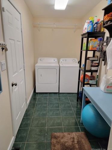 39 Nicole Rd, New Britain CT  06053-1475 exterior