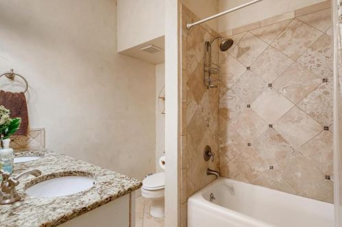 908 38th 1/2 St, Austin TX 78751-5218 exterior