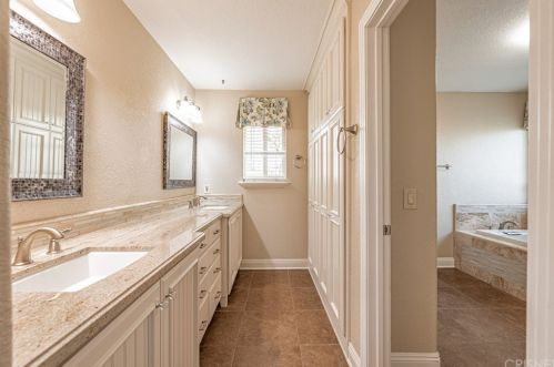 42522 15 St, Lancaster CA 93534-6212 exterior