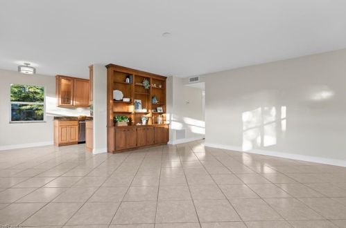 1075 Rordon Ave, Naples FL  34103-4570 exterior