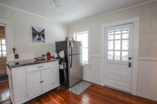 15 Fairview Ave, Nashua NH 03060-4105 exterior