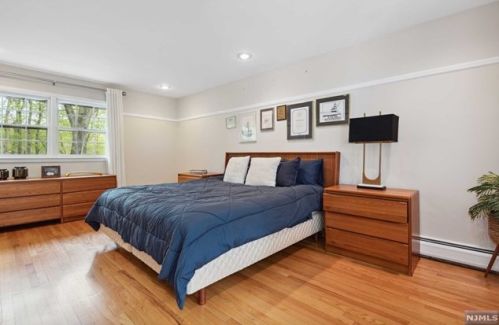 1 Springwood Ter, Kinnelon NJ  07405-2166 exterior