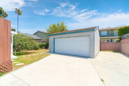 25420 Oak St, Lomita CA  90717-2216 exterior