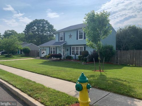 1 Spartan Ct, West Deptford, NJ 08096-4233