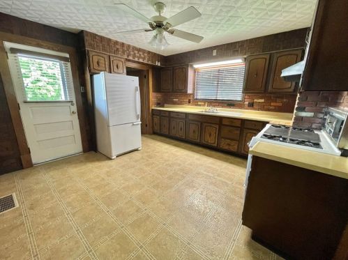 1114 Vine St, South Connellsville PA  15425-4733 exterior