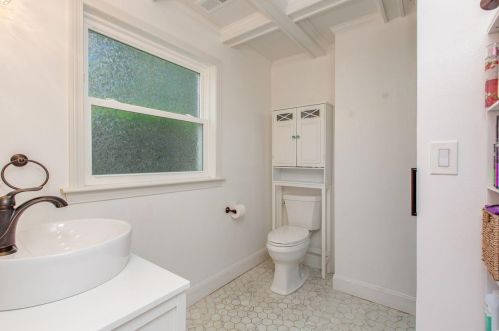 6 Birch Hill Rd, Salem NH  03079-3473 exterior