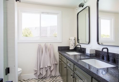 2936 Alta Vis Dr, Newport Beach CA  92660-3205 exterior